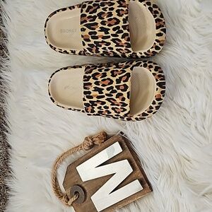 Bronax Cheetah Print Arch Support Slides